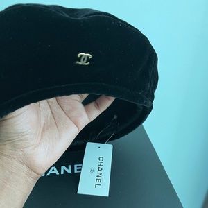 NWT-Black Velvet Chanel Baret